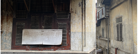 Bangunan Tua Depan